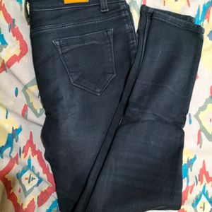 black straight jeans body hugging