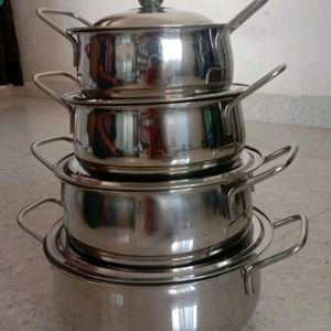 Pack Of 4 Serving Bowl With Steel Lids