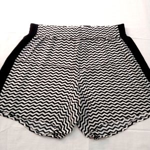 Black & White Short