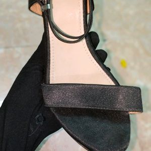 Black heel sandal