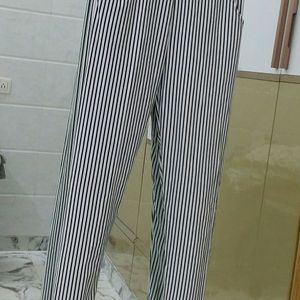 White Black Lining Pant😄