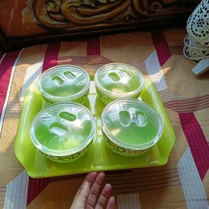 Set Of 4 Bowls With Lid And Tray