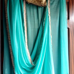 Beautiful Saree With golden Blouse size Issue