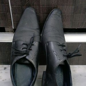 Men Formal Shoes .