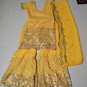 Chikne Kari Kurti Sarara Set