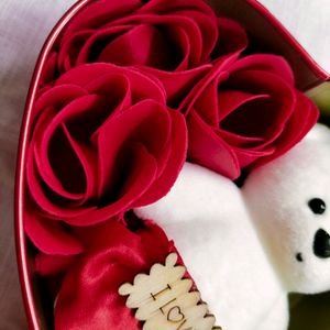 Valentine’s Day Love Box With Artificial Roses