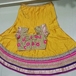 Heavy Lehenga And Padded Blouse💛💗