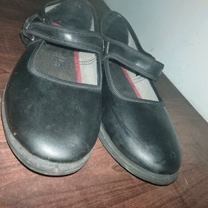 Black shoe With Free 2 Pair Shocks