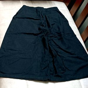 Black Culottes (Half-length)