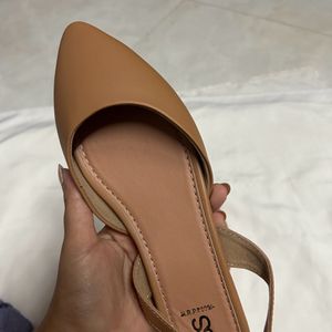 Nude / Tan Pointed Flats Or Mules