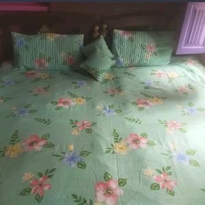 Double Bedsheet With Pillow Covers