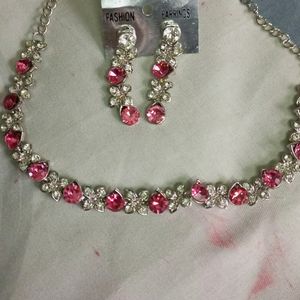 Beautiful Neckpiece With Ear Rings