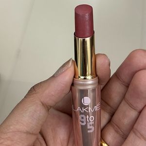 lakme 9 to 5 priming matte lipstick-raspberry badg