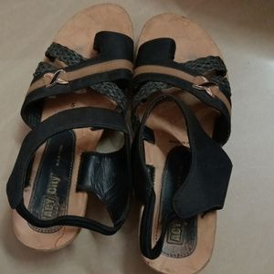 Girls sandal Black Colour In Good Condition