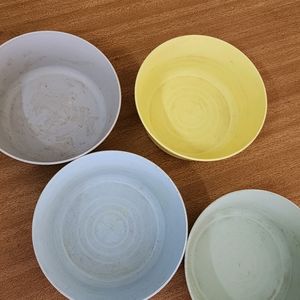 Pack Of 4 Used Plastic Bowls