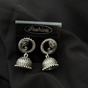 Earrings (jumka)