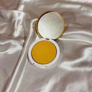 Mamaearth Glow Oil Control Compact Vitamin C