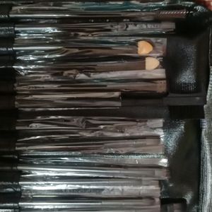 Makeup Brushes Set (24 Pieces)