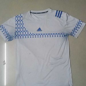 Adidas T-shirt