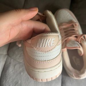 AUTHENTIC NIKE SB DUNK LOW- Pink