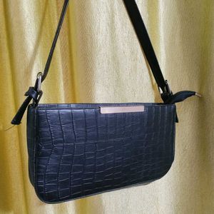 Black Fashionable handbag