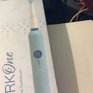 Electronic Toothbrush Brand New Never Used Grab It