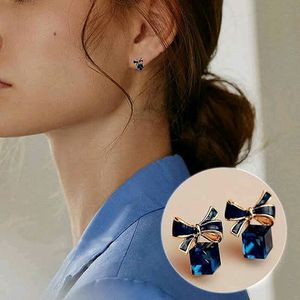 Cubic Bow Earing..