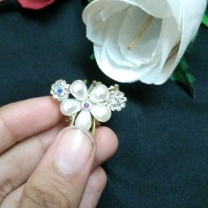 Flower Pearl  Hair Clutcher