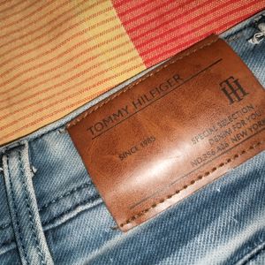 TOMMY HILFIGER JEANS