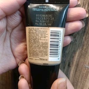 Maybelline New York Fit Me Liquid Foundation Tube