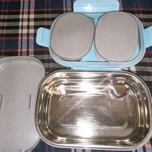 I am selling a Tiffin Box