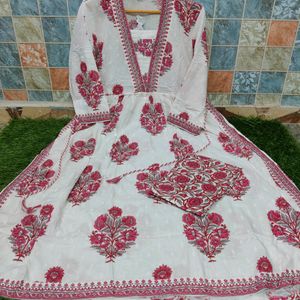 Embellished Kurta Set With Dupatta