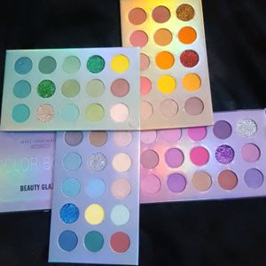 60 Multicolored Eye Shadows , Four In 1 Pallate