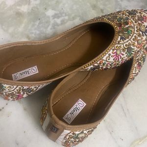 Punjabi juttis