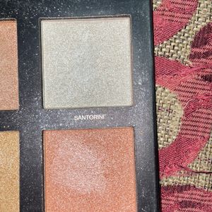 huda beauty highlighter palette