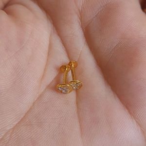 18crt Gold Studs