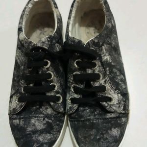 Fangirl Black & White Shoes (Girls/Women)