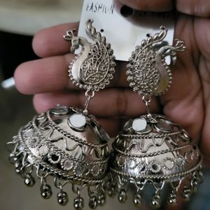 Trending Jhumka ..2 Pendant With Free Saree Pin