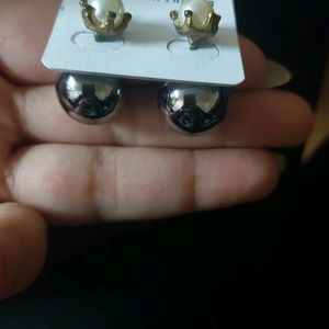 Stylish Black N White Pearl Studs For Girls