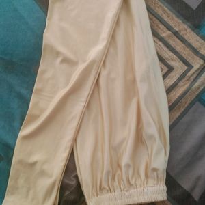 Price ⏬Cream color/light Golden Coloured Leggings