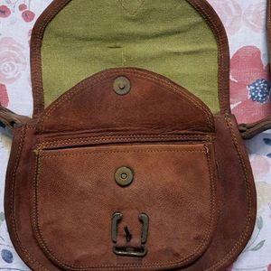 LEATHER SLING BAG TAN BROWN