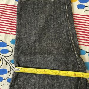 Ladies Denim Capri For Casual Wear