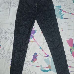 Women's Black Skinny Jeans