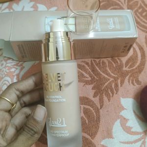 Velvet Matte Touch Oil Control Silk Foundation