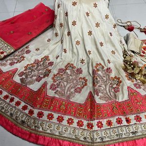 heavy bridal lehenga 😍