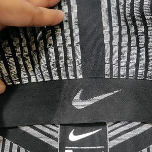 Nike FE/NOM Flyknit Racerback Sports Bra