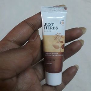 JUST HERBS ANTI-BLEMISH CREAM