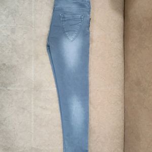 Grey High Waisted Skinny Jeans .