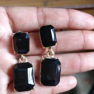 Black Earings..Grab Now With 25%discount