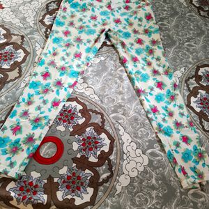 Jeggings With Flower Design